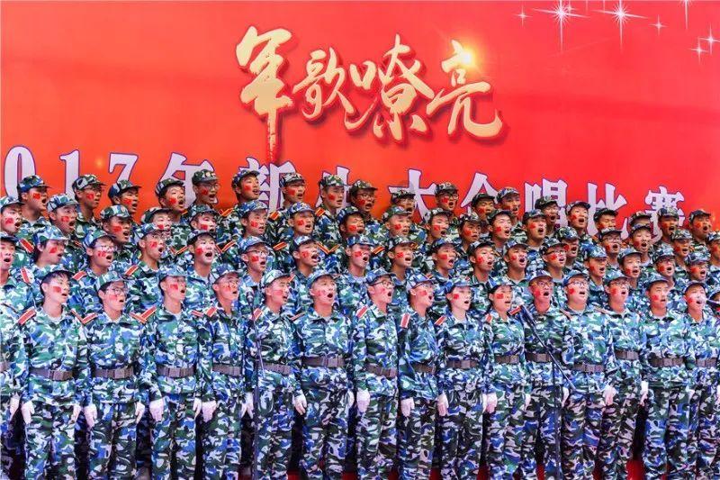 现代化“家电组合” 哪吒L实车内饰图来了！